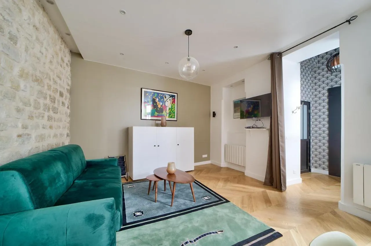 Gorgeous Apartment For 4 People In The Heart Of Paris