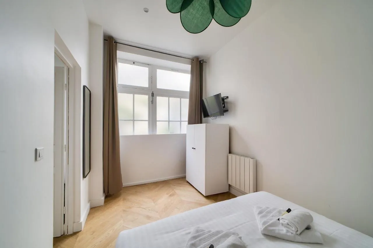 Gorgeous Apartment For 4 People In The Heart Of Paris